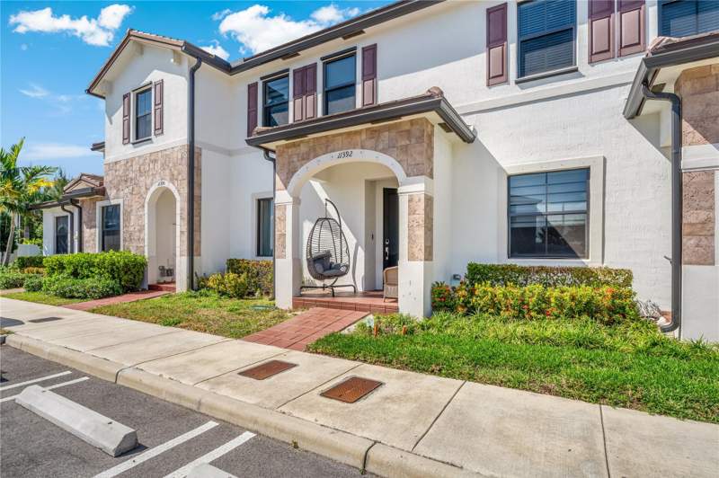 3 bedroom Townhouse at 11392 W 34th Way, Aquabella North, Hialeah — photo 2