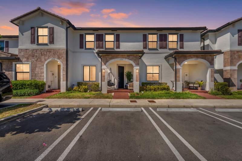 3 bedroom Townhouse at 11392 W 34th Way, Aquabella North, Hialeah — photo 3
