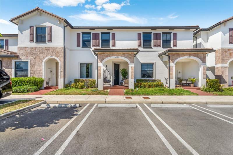 3 bedroom Townhouse at 11392 W 34th Way, Aquabella North, Hialeah — photo 4