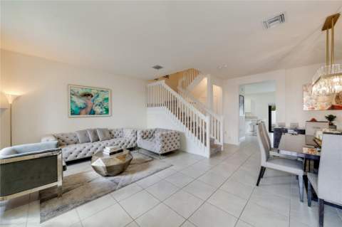 11392 W 34th Way, Hialeah FL - photo 8 of 28