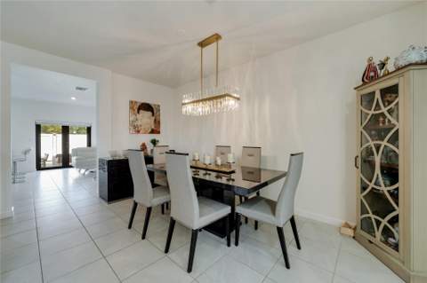 11392 W 34th Way, Hialeah FL - photo 9 of 28