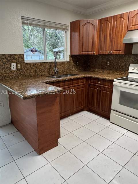 20138 NW 38th Pl, Miami Gardens FL - photo 7 of 8