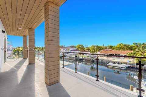 2050 S Hibiscus Dr, North Miami FL - photo 14 of 17
