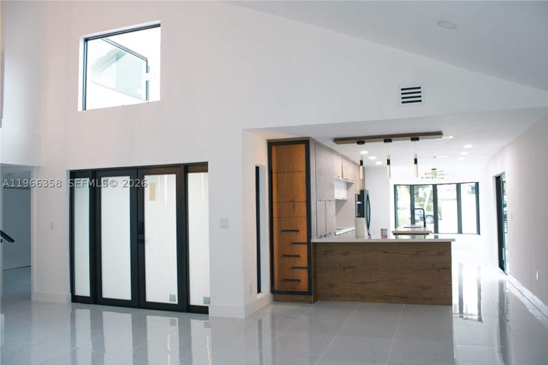 4 bedroom SingleFamilyResidence at 10433 SW 118th Ct, The Missions, Miami — photo 3