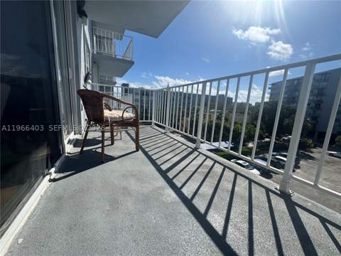 1470 NE 125th Ter 407, North Miami FL - photo 16 of 17