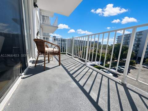 1470 NE 125th Ter 407, North Miami FL - photo 17 of 17