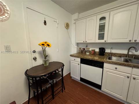 1470 NE 125th Ter 407, North Miami FL - photo 7 of 17