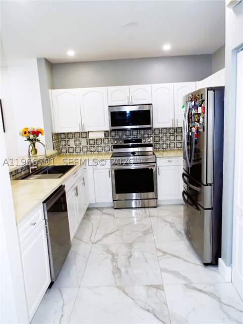 21470 SW 85th Path, Cutler Bay FL - photo 11 of 50