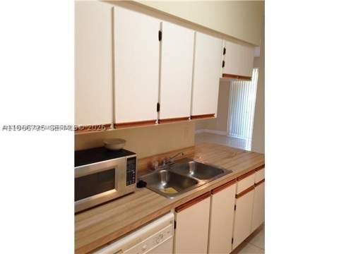 18330 NW 68th Ave A, Hialeah FL - photo 7 of 14