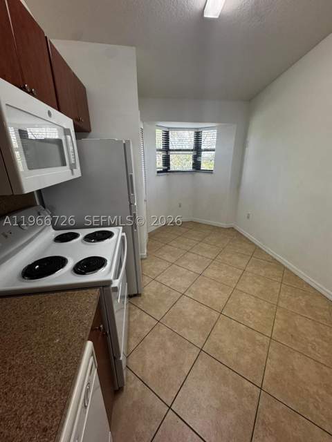 22621 SW 88th Pl 302-8, Cutler Bay FL - photo 10 of 18