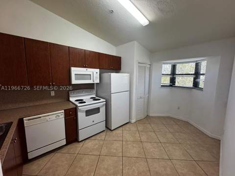 22621 SW 88th Pl 302-8, Cutler Bay FL - photo 9 of 18