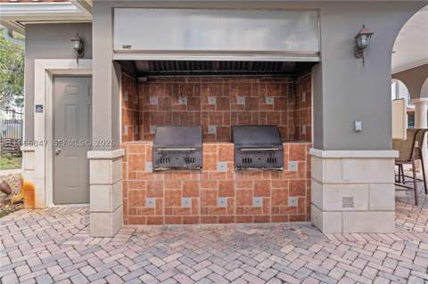 6851 SW 44th St 307, Miami FL - photo 11 of 17