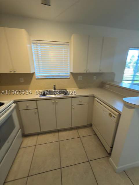 930 NE 34th Ave 201, Homestead FL - photo 14 of 26