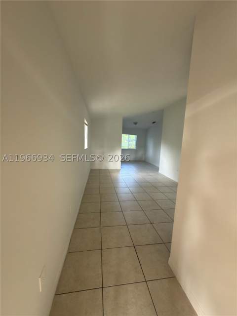 930 NE 34th Ave 201, Homestead FL - photo 6 of 26