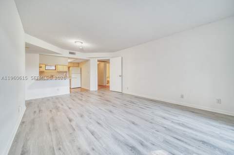 8290 Lake Dr 236, Doral FL - photo 11 of 26