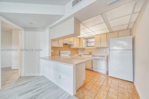 8290 Lake Dr 236, Doral FL - photo 19 of 26