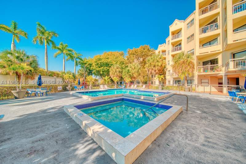 2 bedroom Condominium at 8290 Lake Dr 236, Las Vistas At Doral Condo, Doral — photo 2