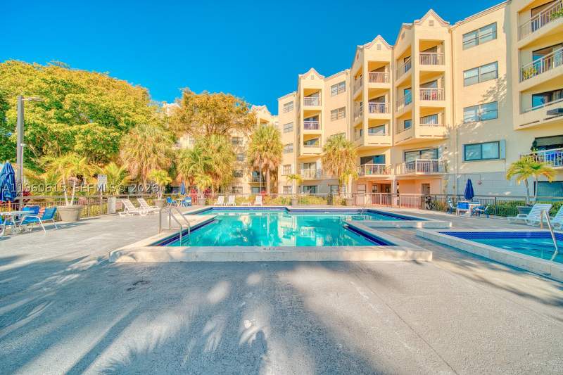 2 bedroom Condominium at 8290 Lake Dr 236, Las Vistas At Doral Condo, Doral — photo 3