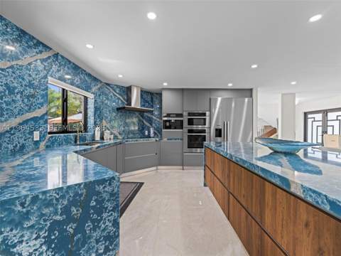 6180 Pine Tree Dr, Miami Beach FL - photo 23 of 65