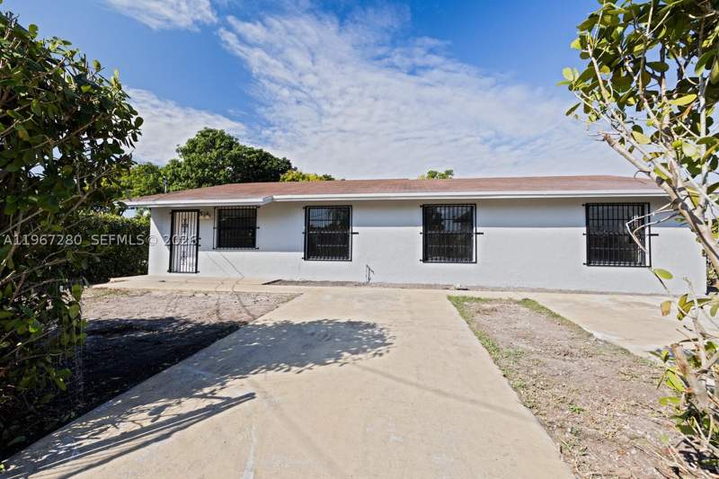 4 bedroom SingleFamilyResidence at 522 SW 3rd Ave, Ewings Addn, Homestead — photo 3