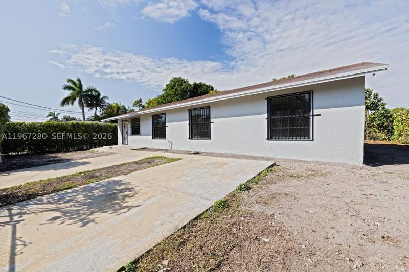 4 bedroom SingleFamilyResidence at 522 SW 3rd Ave, Ewings Addn, Homestead — photo 4