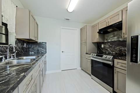 522 SW 3rd Ave, Homestead FL - photo 9 of 20