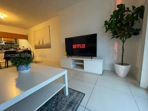 1750 N Bayshore Dr 2710, Miami FL - photo 12 of 28