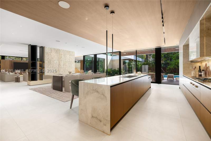 6 bedroom SingleFamilyResidence at 3210 Coacoochee St, Sunshine Fruits Co, Miami — photo 2