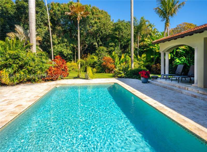 6 bedroom SingleFamilyResidence at 4867 SW 82nd St, Cocoa Plum Heights Sub, Miami — photo 3