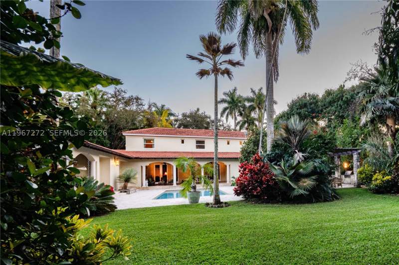 6 bedroom SingleFamilyResidence at 4867 SW 82nd St, Cocoa Plum Heights Sub, Miami — photo 5