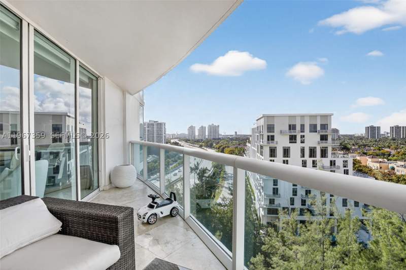 3 bedroom Condominium at 19400 Turnberry Way 1012, The Parc At Turnberry Isl, Aventura — photo 2