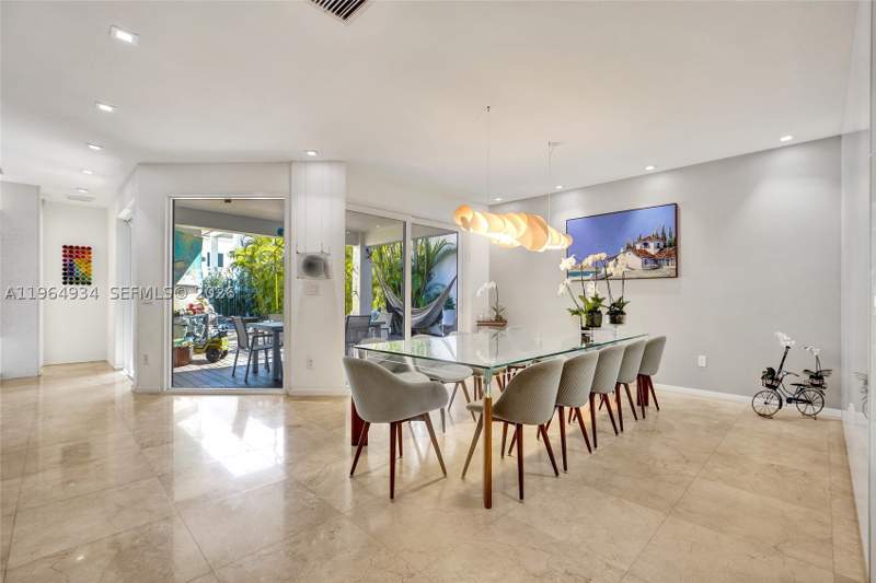 4 bedroom SingleFamilyResidence at 1662 Diplomat Dr, Presidential Estates Sub, Miami — photo 2