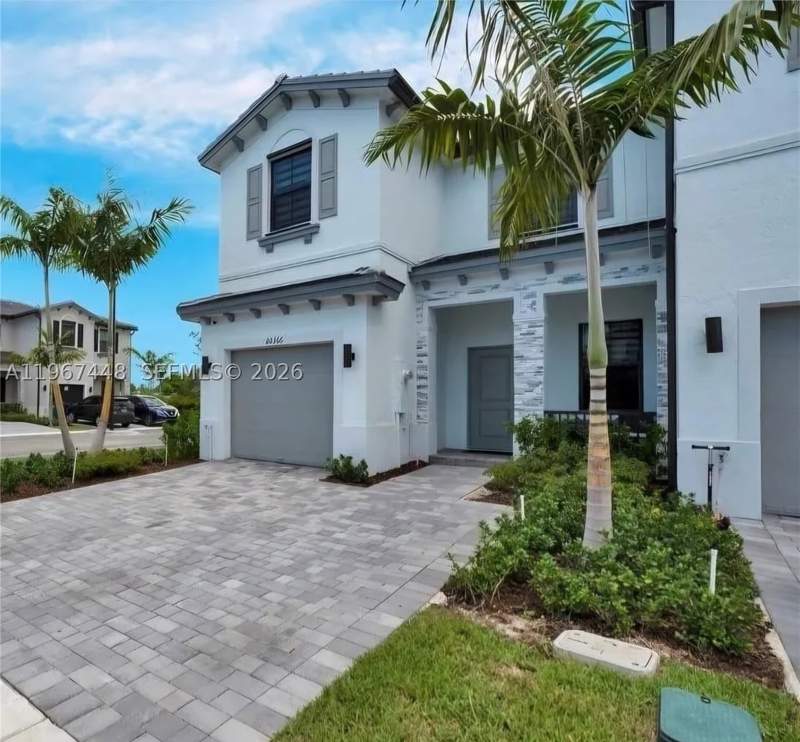 3 bedroom Townhouse at 20366 NW 4th Path, Vista Lago, Miami Gardens — photo 2