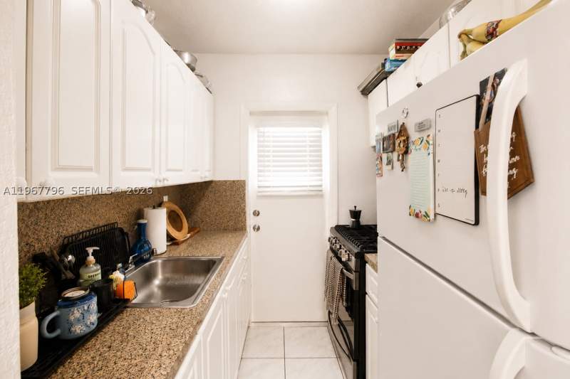 1 bedroom Condominium at 3901 SW 78th Ct 1-116, Tropical Manor Condo, Miami — photo 4