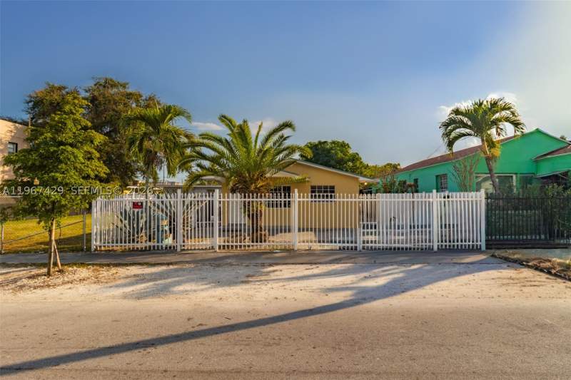 3 bedroom SingleFamilyResidence at 1518 NW 65th St, E Liberty City Sec A, Miami — photo 3