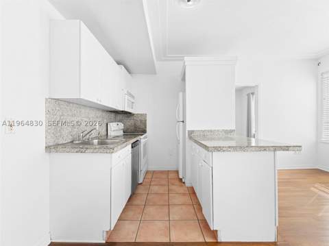 1027 Pennsylvania Ave 206, Miami Beach FL - photo 6 of 45