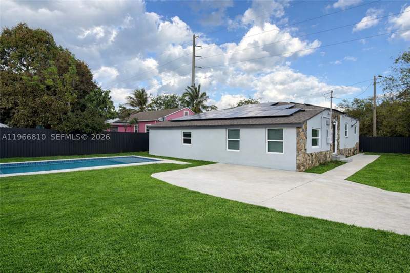 3 bedroom SingleFamilyResidence at 4500 NW 3rd Ave, Columbia Park Corr Pl, Miami — photo 2