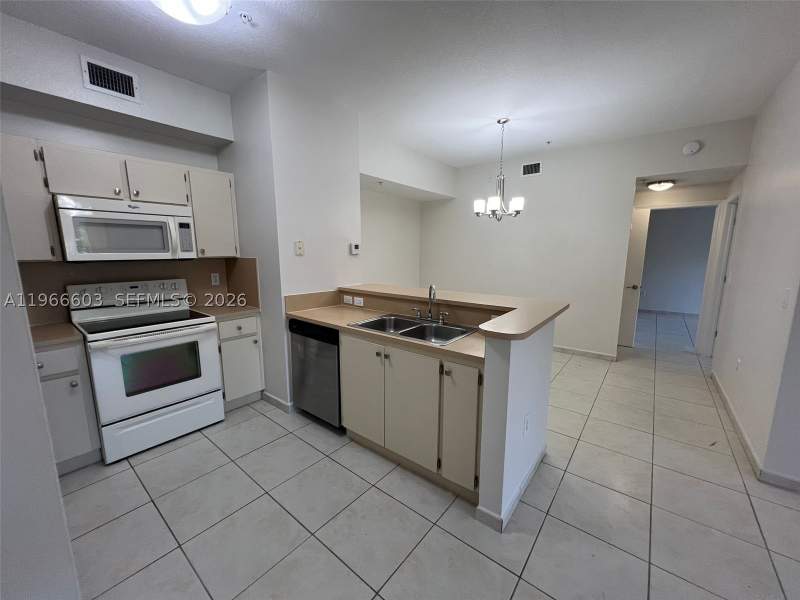 2 bedroom Condominium at 7220 NW 114th Ave 307, Palm Gardens At Doral Con, Doral — photo 4