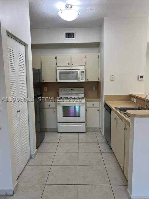 7220 NW 114th Ave 307, Doral FL - photo 6 of 26