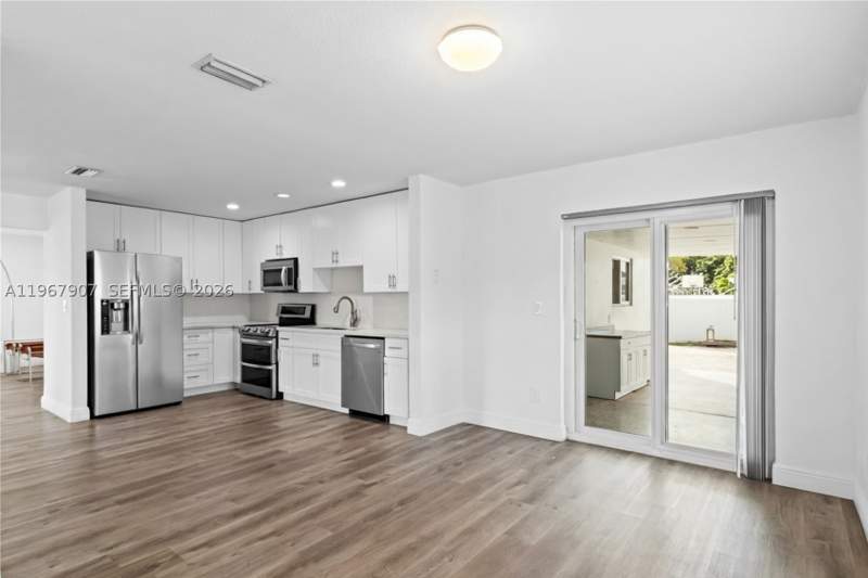 3 bedroom SingleFamilyResidence at 10360 SW 24th St, Coravo Amd, Miami — photo 5