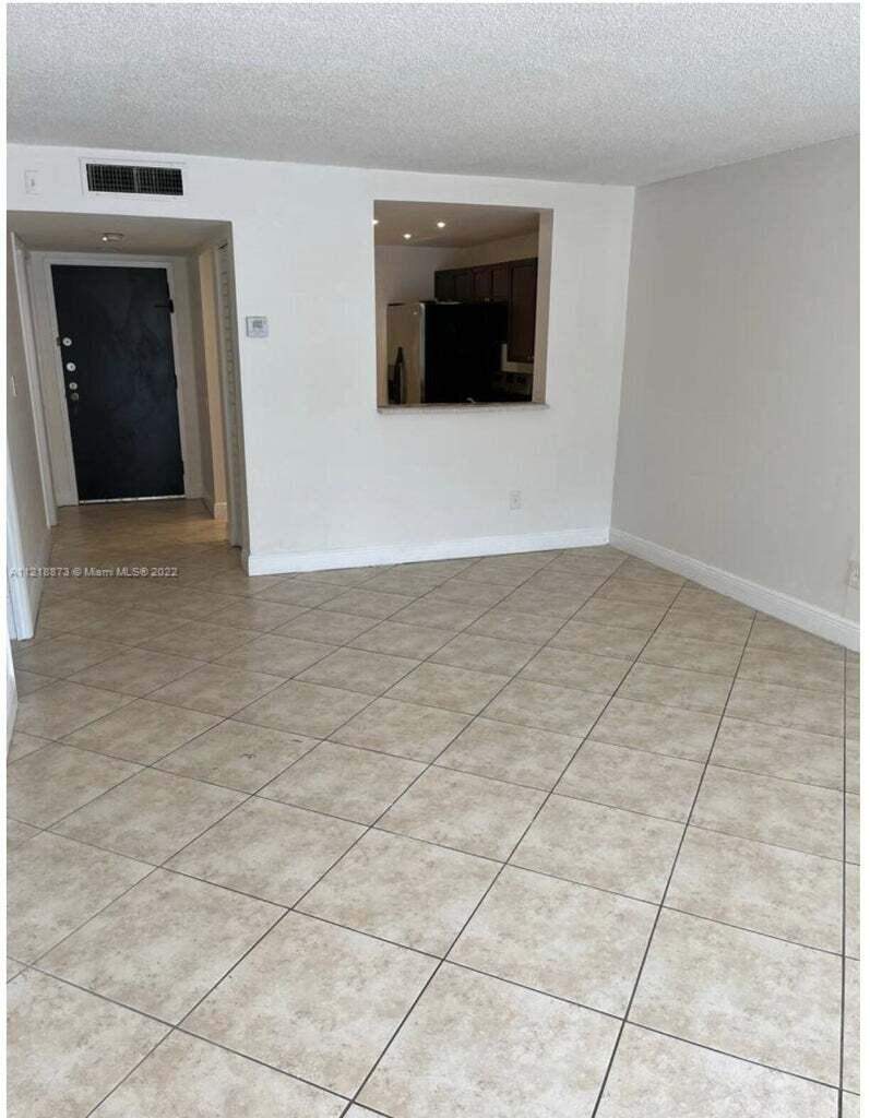 1 bedroom Condominium at 484 NW 165th St Road A-211, Montecarlo Condo, Miami — photo 3
