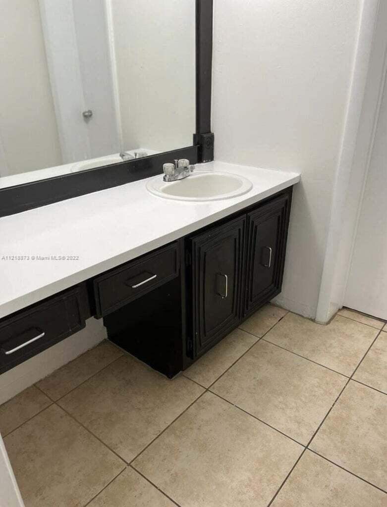 1 bedroom Condominium at 484 NW 165th St Road A-211, Montecarlo Condo, Miami — photo 5