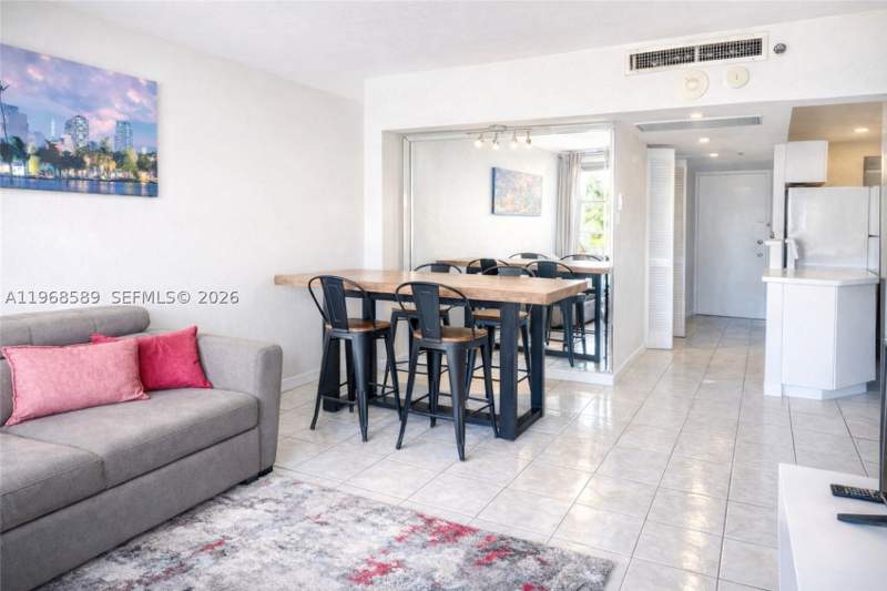 1 bedroom Condominium at 100 Lincoln Rd 415, The Decoplage Condo, Miami Beach — photo 2