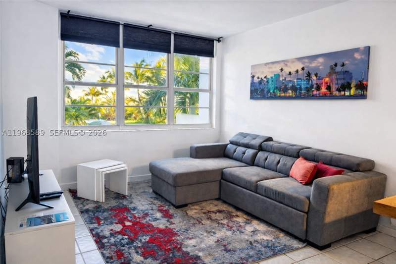 1 bedroom Condominium at 100 Lincoln Rd 415, The Decoplage Condo, Miami Beach — photo 3