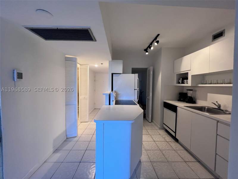 1 bedroom Condominium at 100 Lincoln Rd 415, The Decoplage Condo, Miami Beach — photo 5