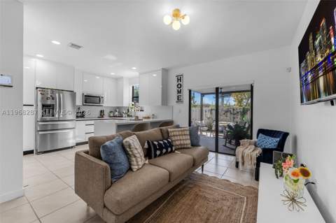 514 NE 12th St, Florida City FL - photo 8 of 38