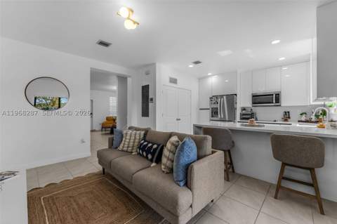 514 NE 12th St, Florida City FL - photo 9 of 38