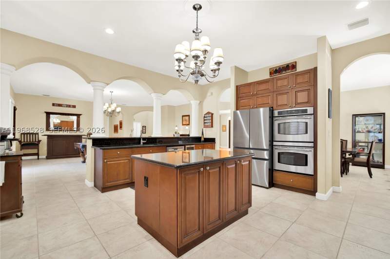 5 bedroom SingleFamilyResidence at 7823 SW 195th Ter, Cutler Cay, Cutler Bay — photo 4