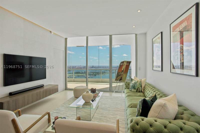 1 bedroom Condominium at 900 Biscayne Blvd 4307, 900 BISCAYNE BAY CONDO, Miami — photo 1