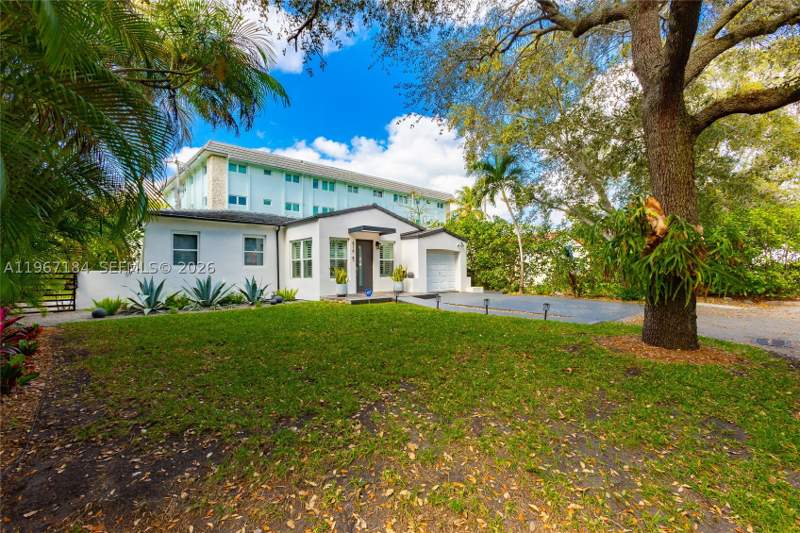 3 bedroom SingleFamilyResidence at 814 Monterey St, Welbon, Coral Gables — photo 3